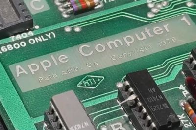 Hành trình nửa thế kỷ của chiếc máy tính Apple-1 triệu đô