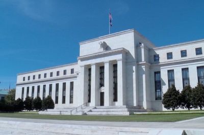Fed sẵn sàng tiếp tục tăng lãi suất do làn sóng AI