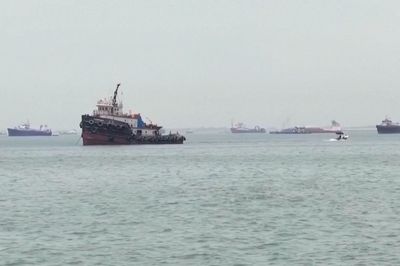 Iran cảnh báo phong toả các tuyến đường 'bất hợp pháp' qua Hormuz