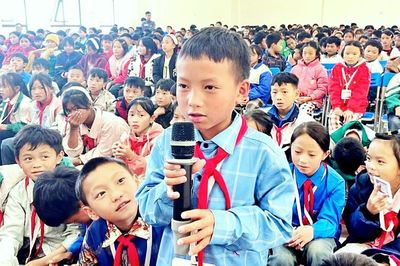 'Tiết học biên cương' giữa ngàn mây Y Tý