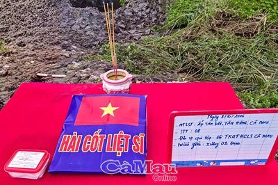 Quy tập hài cốt liệt sĩ tại nghĩa trang tạm trên địa bàn xã Tân Hưng
