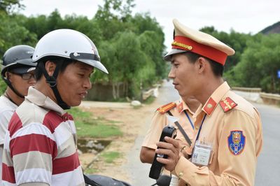 Học tiếng đồng bào, đưa pháp luật 'đi vào lòng dân'
