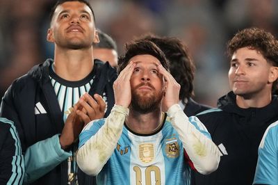 Messi vừa chia tay đã thấy nhớ đội tuyển Argentina, đặc biệt cảm ơn Maradona