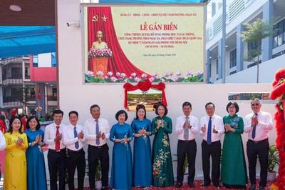 Phường Ngọc Hà gắn biển công trình trường học chào mừng Ngày Giải phóng Thủ đô