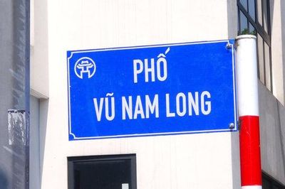 Phường Dương Nội gắn biển tên phố Vũ Nam Long