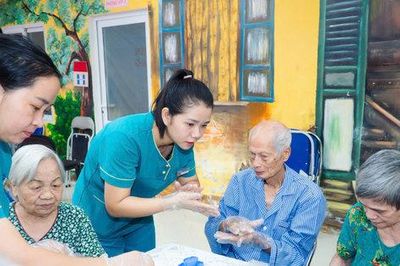 Kinh tế chăm sóc - mở thêm cơ hội cho phụ nữ