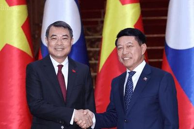 Việt Nam - Lào tiếp tục củng cố quan hệ đặc biệt, tăng cường hợp tác thực chất
