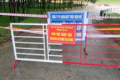 Huế cảnh báo tiếp tục mưa lớn, ngầm Ông Đủ ngập sâu chia cắt nhiều hộ dân