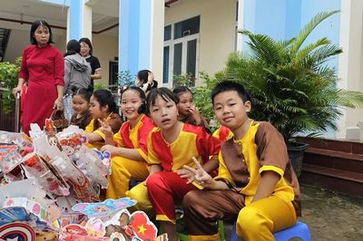Cậu bé Côn Đảo và món quà Trung thu không chịu ăn