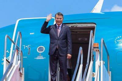 Thủ tướng Lê Minh Hưng bắt đầu chuyến thăm chính thức Lào