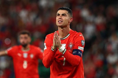 Ronaldo bị treo giò tạm thời