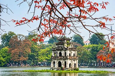 Kỷ niệm 72 năm Ngày giải phóng Thủ đô (10.10.1954 - 10.10.2026): Một bài thơ hiếm hoi về Hà Nội của thi sĩ Phạm Thiên Thư