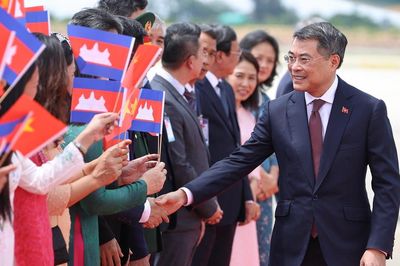 Thủ tướng Lê Minh Hưng tới Phnom Penh, bắt đầu chuyến thăm chính thức Campuchia