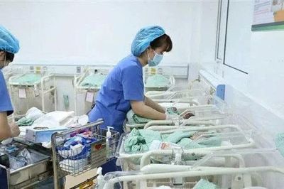 Giảm gánh nặng sinh và nuôi con để ứng phó mức sinh thấp