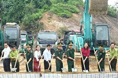 Mở đường trên núi Giăng Màn giúp người Chứt rộng đường kết nối