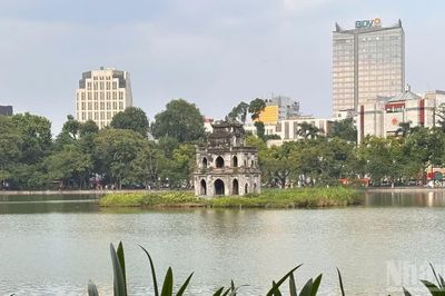 Hà Nội ngày khải hoàn: Rực rỡ không gian lễ hội và nhịp đập văn hóa bên lề