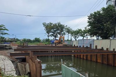Thi công ì ạch, mương thoát nước gây nguy cơ mất an toàn