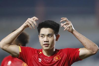 Đình Bắc chấn thương, thêm một trụ cột của đội tuyển Việt Nam báo tin không vui