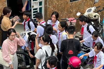 Vật vã học thêm để thi trường chuyên, lớp chọn