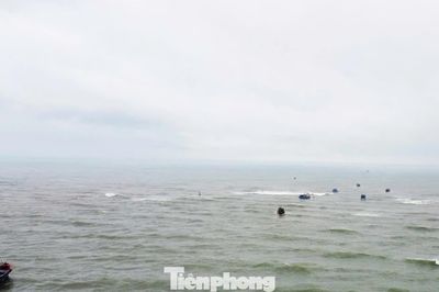 Tàu cá chìm khi vào cửa Gianh, thuyền trưởng mất tích