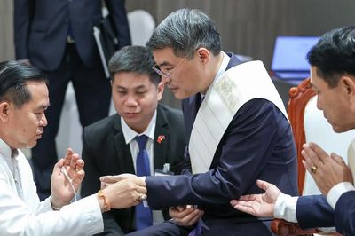 Thủ tướng Lê Minh Hưng dự Lễ buộc chỉ cổ tay truyền thống của Lào