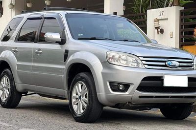 Ford Escape hơn 20 năm tuổi được thanh lý từ 40 triệu đồng