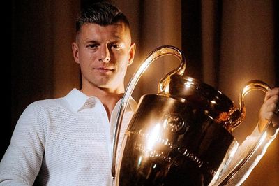 Kroos theo học HLV chờ thay Mourinho dẫn Real Madrid
