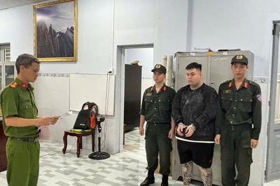Bắt tạm giam đối tượng nổ súng bắn người giữa đường