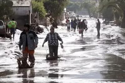 Chile ban bố tình trạng khẩn cấp do mưa lớn, bão mạnh lên ở Mỹ