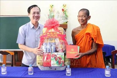 Đồng bào Khmer đón mừng Lễ Sene Dolta vui tươi, đầm ấm, hạnh phúc