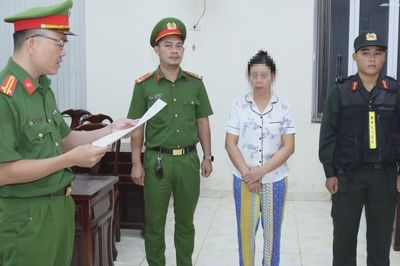 Cho hơn 2.300 con heo ăn chất tạo nạc, 2 người bị khởi tố