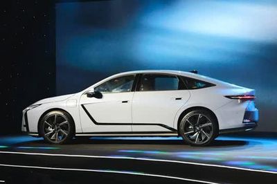 Chi tiết Lexus ES 2026 thế hệ mới ra mắt Việt Nam, giá khởi điểm hơn 2,3 tỷ đồng
