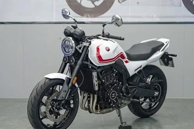 Môtô 4 xi lanh dung tích 470cc, trang bị tiên tiến, giá gần 120 triệu đồng