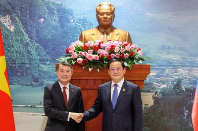 Thủ tướng Lê Minh Hưng đề nghị Lào quan tâm tháo gỡ điểm nghẽn, thúc đẩy các dự án hợp tác trọng điểm