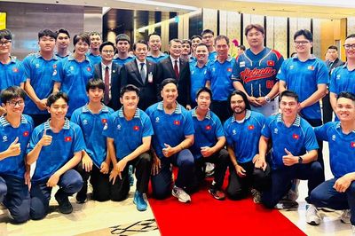 Thủ tướng Lê Minh Hưng gặp gỡ, động viên đội tuyển bóng chày Việt Nam tại Lào