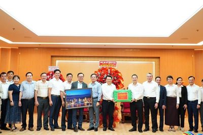 Chủ tịch UBND thành phố Đà Nẵng Nguyễn Mạnh Hùng chúc mừng Ngày Doanh nhân Việt Nam