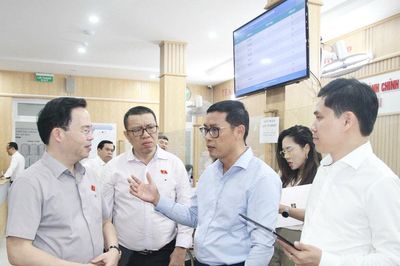 Đoàn giám sát của Quốc hội khảo sát thực tế chuyển đổi số tại phường An Hải