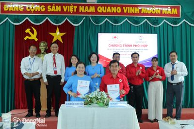 Phối hợp hỗ trợ nhân đạo và phát triển sinh kế bền vững gắn với hợp tác xã