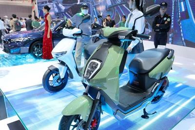 Từ ngày 9-10, hai quy chuẩn mới về động cơ và ắc quy xe máy điện có hiệu lực