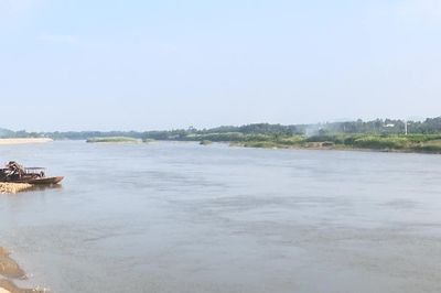 Giữ chặt địa bàn giáp ranh, bảo vệ tài nguyên sông Hồng