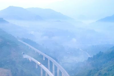 Phân luồng xe chở hàng nguy hiểm qua hầm trên cao tốc Nội Bài - Lào Cai