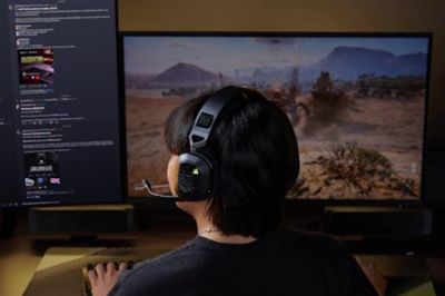 Đánh giá tai nghe CORSAIR HS80 v2 MAX WIRELESS: Màng loa phi Newton cùng pin tới 110 giờ