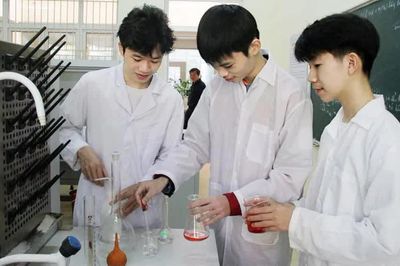 Siết chấm thi nghiên cứu khoa học cấp quốc gia của học sinh