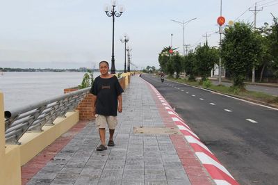 Đồng Tháp: Cận cảnh đường, kè ngăn sạt lở bến phà Hồng Ngự - Tân Châu mới thông xe