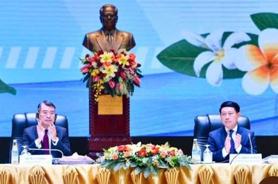 Việt Nam - Lào ký kết 17 văn kiện hợp tác kinh tế, hướng tới kim ngạch 10 tỷ USD