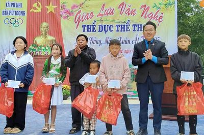 Dòng họ người Mông hiếu học ở vùng biên giới xứ Thanh