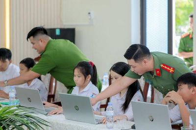 378 học sinh tham gia lớp học đặc biệt của Công an Phú Thọ
