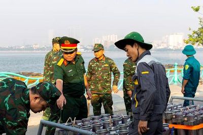 Cận cảnh công tác chuẩn bị các trận địa pháo hoa hoành tráng mừng 72 năm Ngày Giải phóng thủ đô