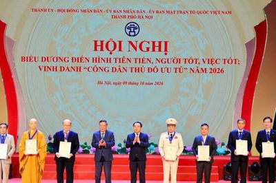 Vinh danh 9 'Công dân Thủ đô ưu tú' năm 2026