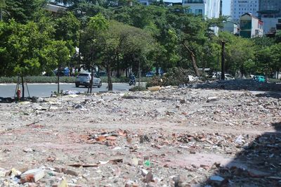 Cận cảnh khu đất xây vườn hoa trên đường Nguyễn Hoàng